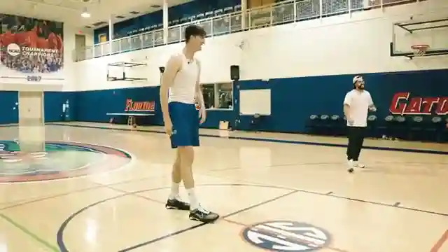inside-the-life-of-olivia-ryu-worlds-tallest-teenager-at-university-of-florida