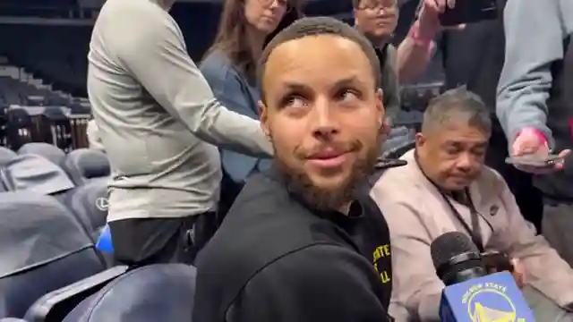 steph-currys-hamstring-injury-emotional-halftime-and-team-resilience